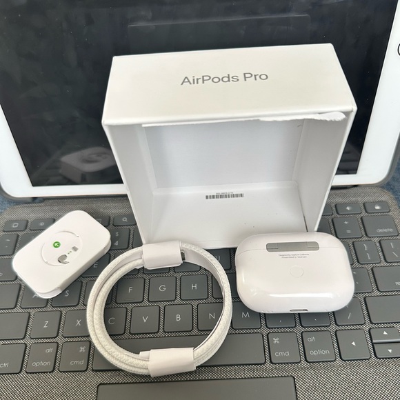 Apple AirPods 2nd Generation white